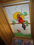 Витраж на окне в детской комнате - Попугай